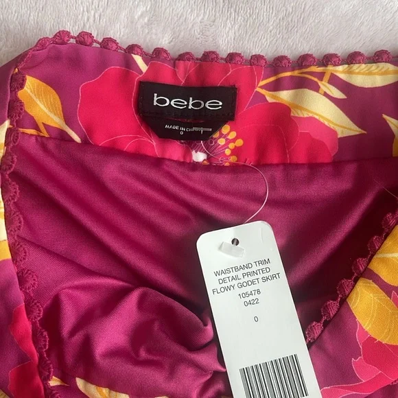 Bebe waistband trim detail printed flowery godet skirt Size 0 NEW WITH TAGS* - Picture 3 of 5